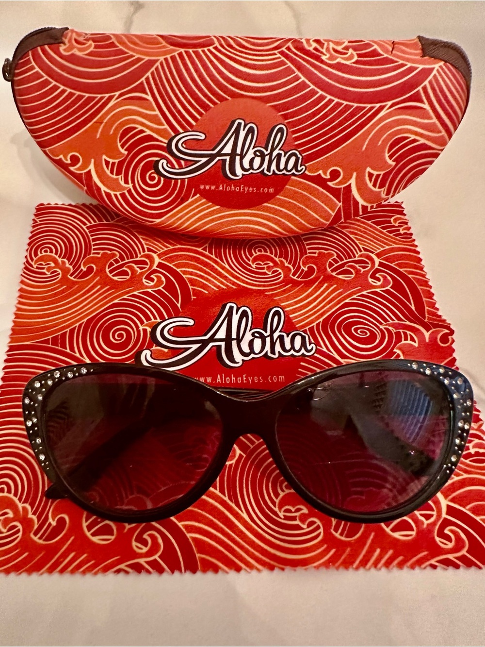Aloha Eyes Bifocal Reader Sunglasses +2.00 Black Rhinestone Cat Eye w/ Case